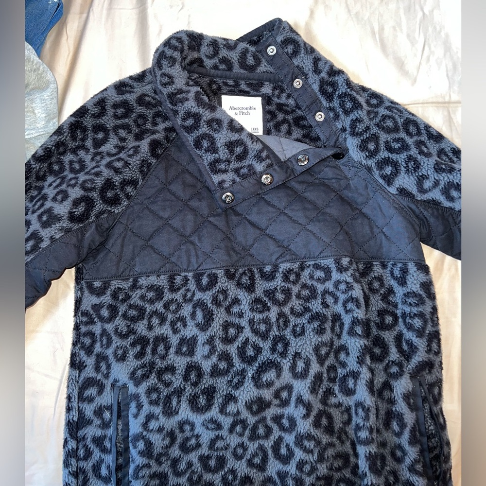 XXS Leopard print Abercrombie fleece~ barely worn